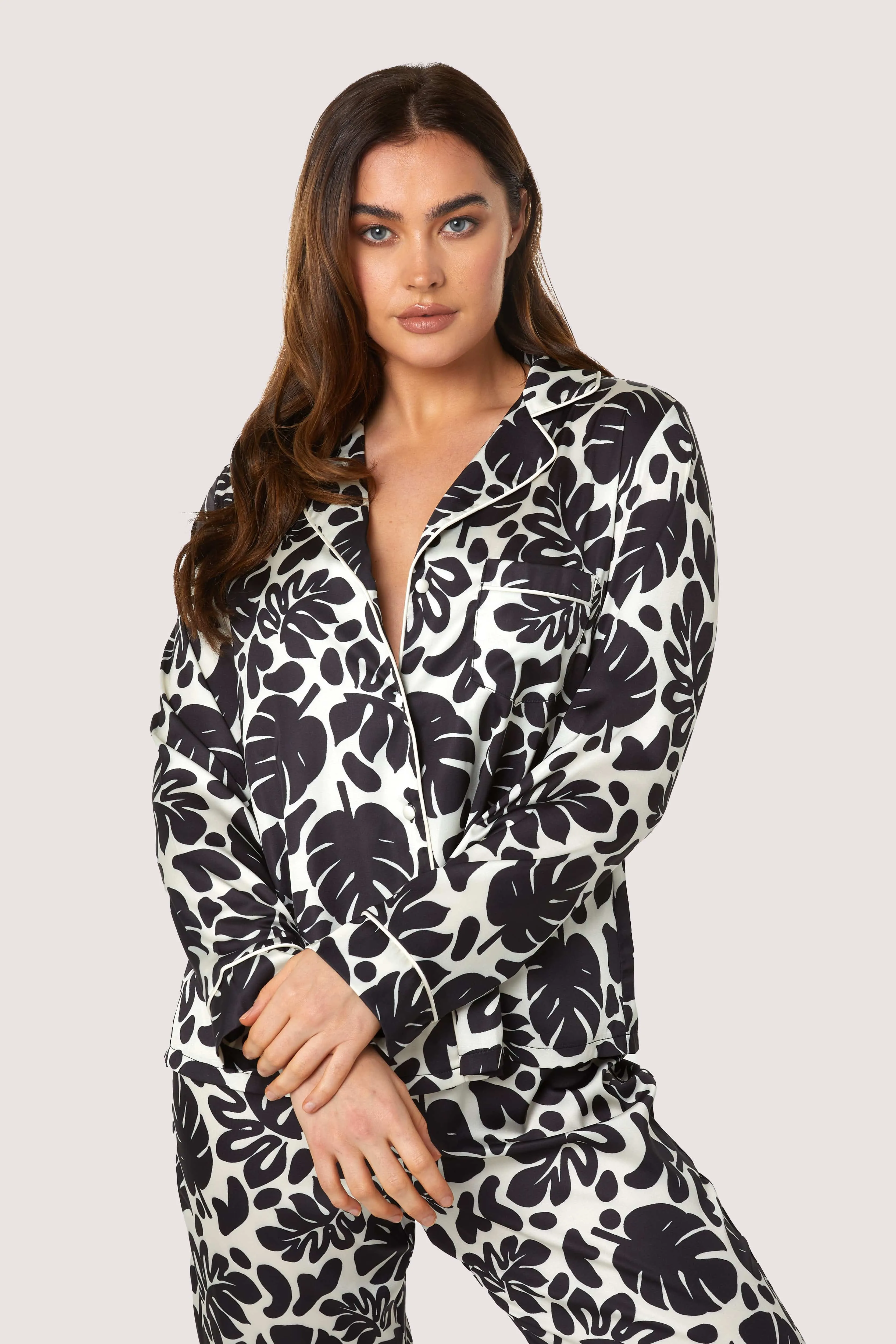 Black and White Abstract Leaf Long Sleeve Pyjama Set