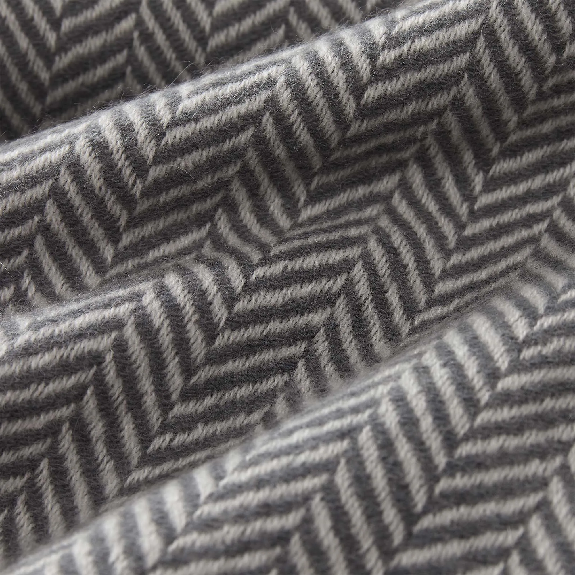 Nerva Cashmere Blanket [Charcoal/Cream]