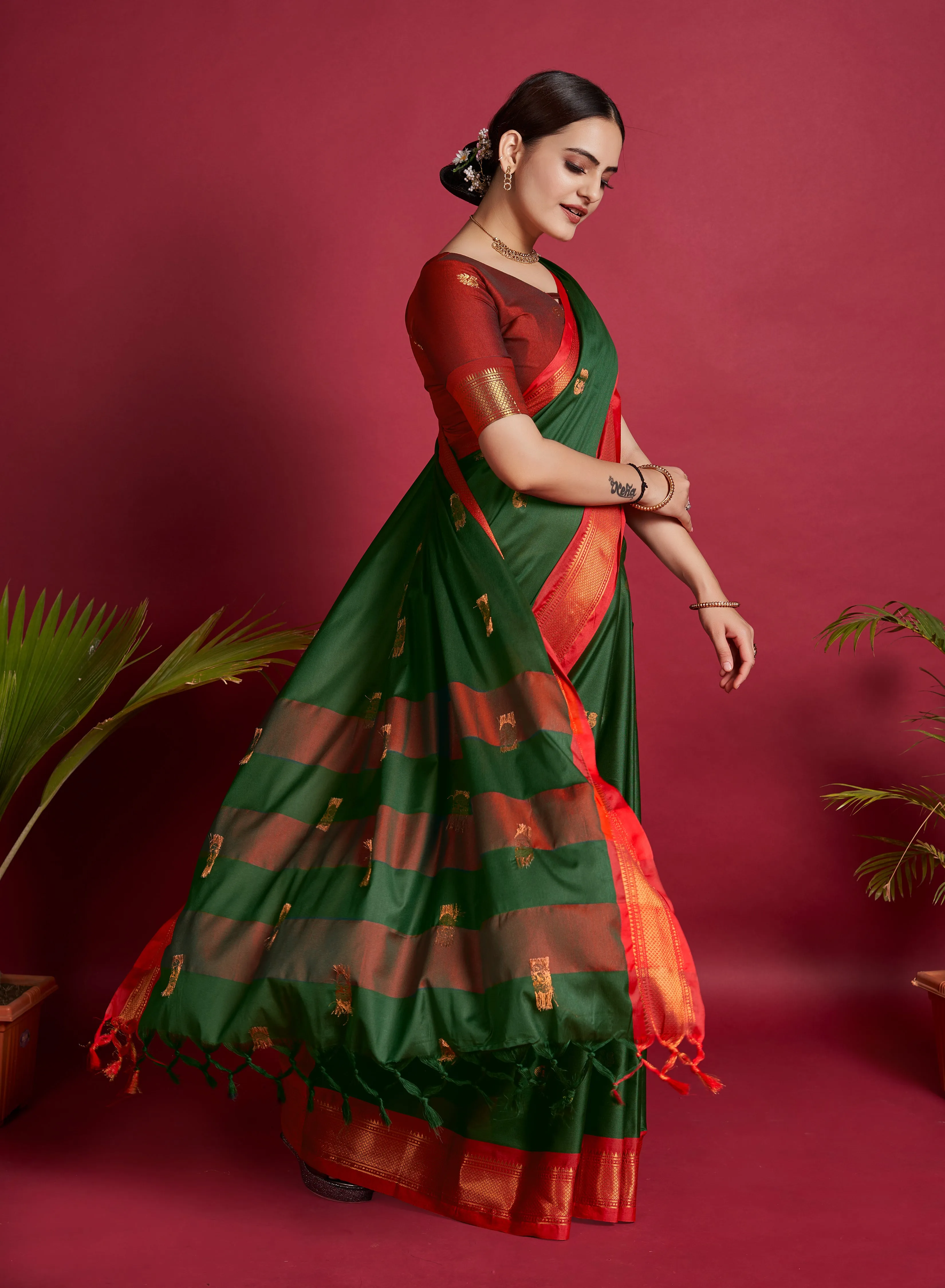 Women Party Wear Plain Banarasi Silk Green colour Saree with Zari Border Work